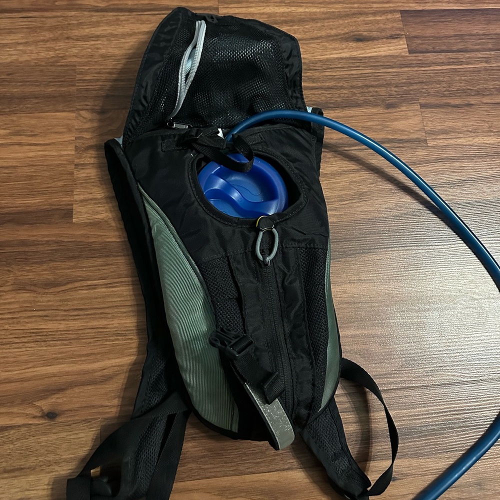 Camelbak Essential Hydration Pack - image 8